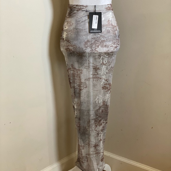 Mesh Skirt - Picture 2 of 2